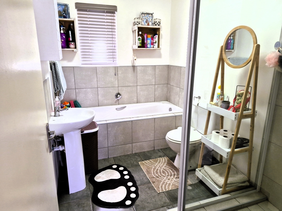 3 Bedroom Property for Sale in Harbour Lights Western Cape